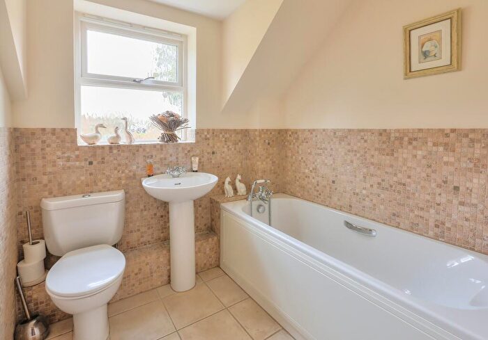 2 Bedroom Apartment To Rent In Trevelyan Place, St. Stephens Hill, St. Albans, Hertfordshire, AL1