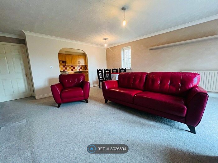 2 Bedroom Flat To Rent In Minster Drive, Bradford, BD4