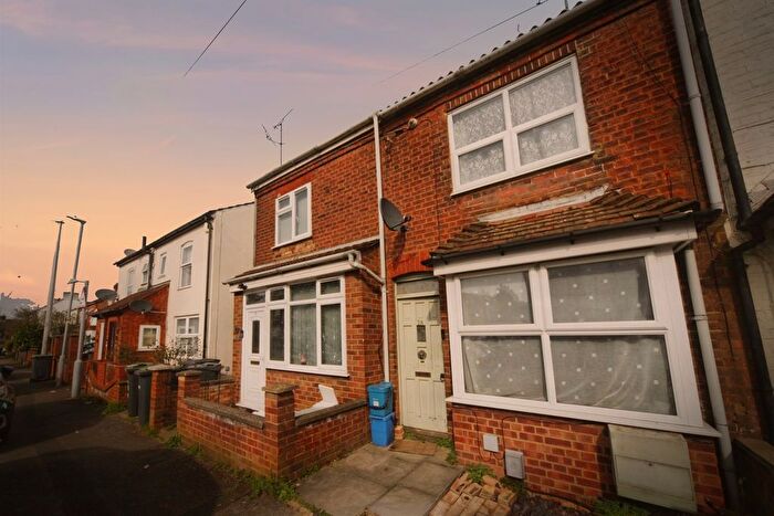 2 Bedroom Terraced House For Sale In Letchworth Road, Luton, LU3
