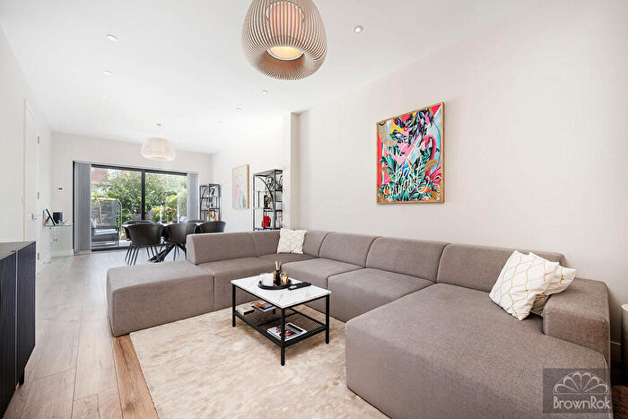 6 Bedroom Semi Detached House To Rent In St. Johns Road, London, NW11