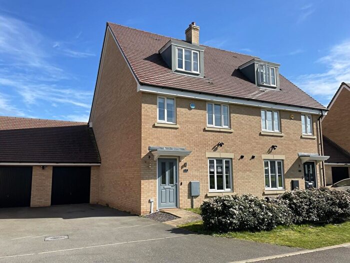 4 Bedroom Semi Detached House For Sale In Thames Bank, Biggleswade, SG18