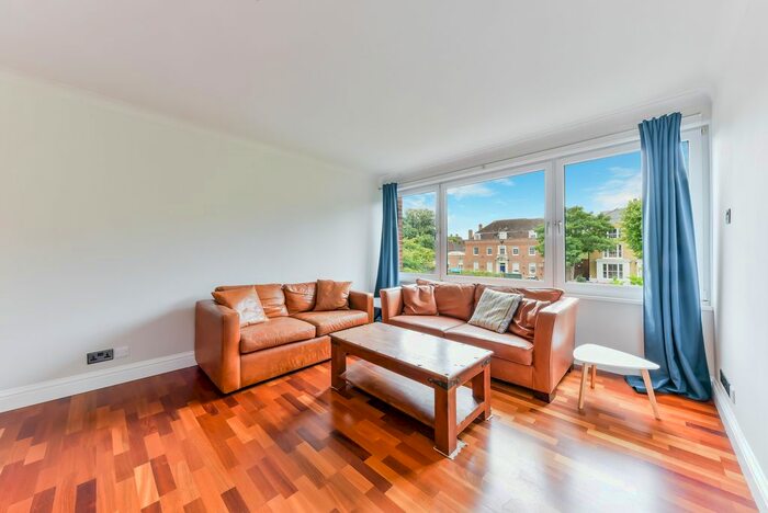 2 Bedroom Flat To Rent In Putney Hill, London, SW15