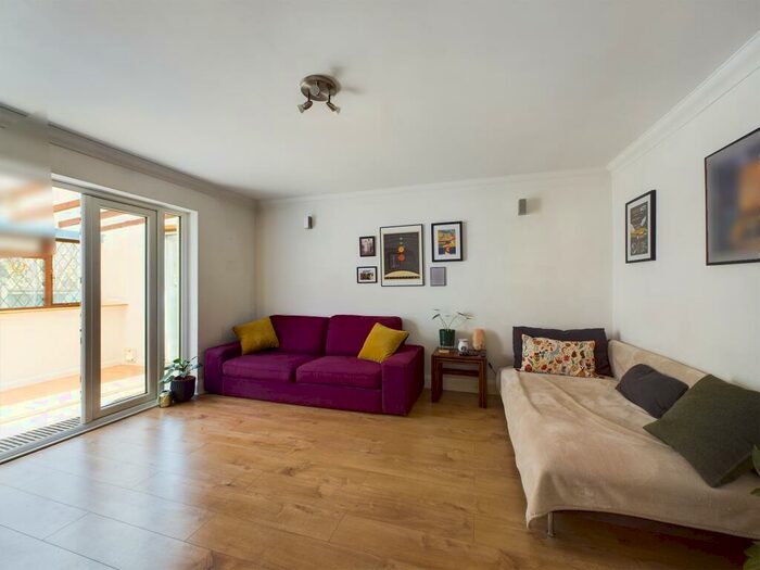 3 Bedroom End Of Terrace House For Sale In Chiltern View, Purley On Thames, RG8