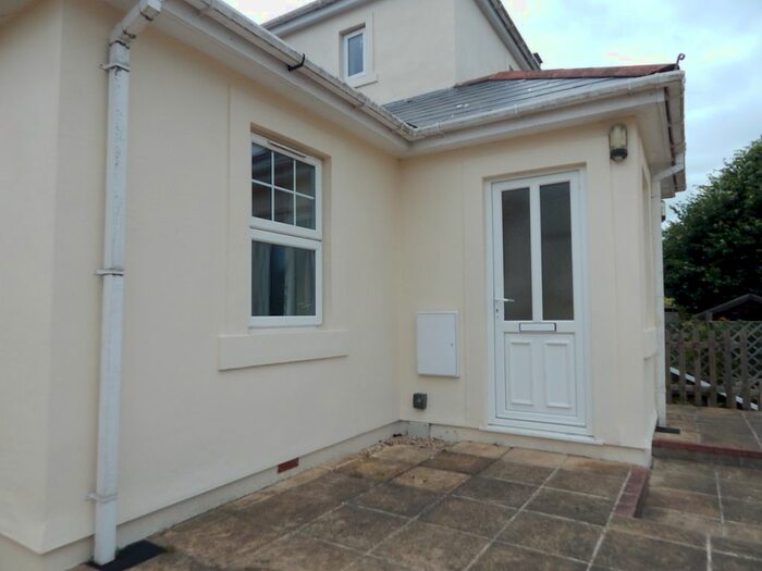 2 Bedroom Flat To Rent In Westhill Road, Torquay, TQ1
