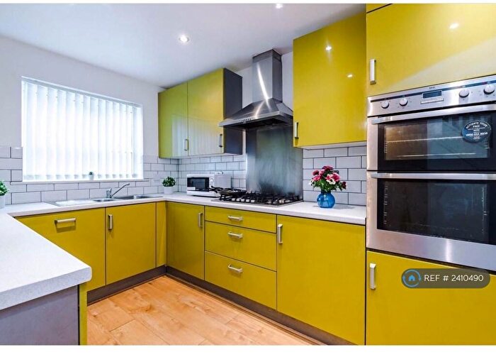 3 Bedroom Terraced House To Rent In Broughton Lane, Salford, M7