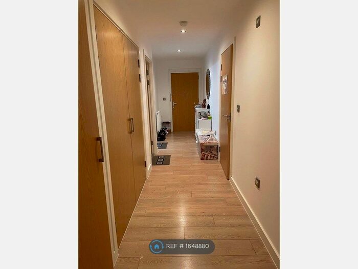 2 Bedroom Flat To Rent In Priory Court, Romford, RM7