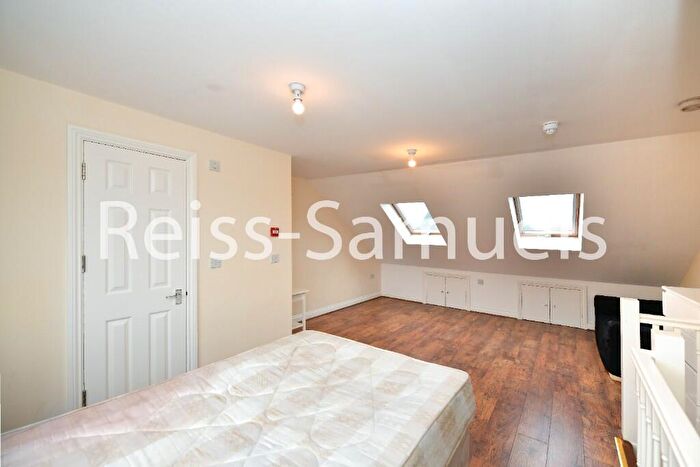 6 Bedroom Town House To Rent In Ambassador Square, London, E14
