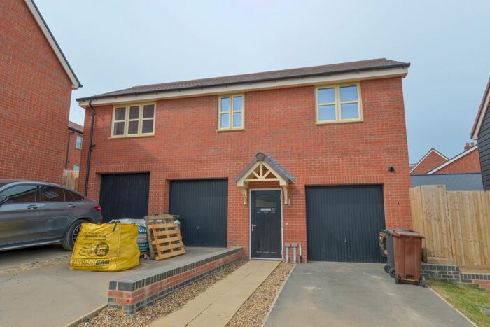 2 Bedroom Flat To Rent In Osprey Drive, St. Albans, AL4