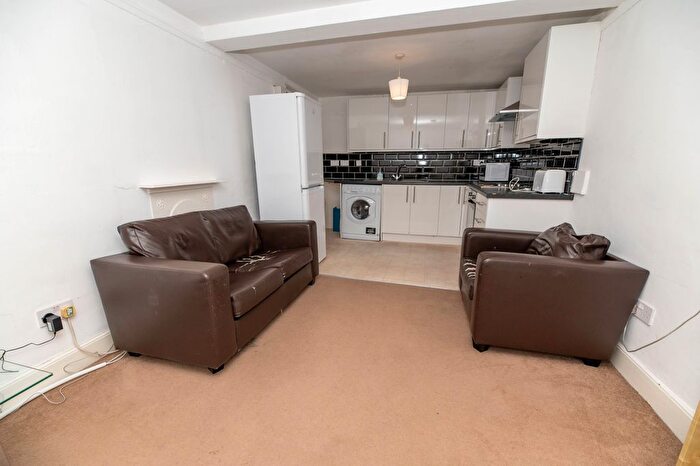 1 Bedroom Flat To Rent In Candlemaker Row, Edinburgh, EH1