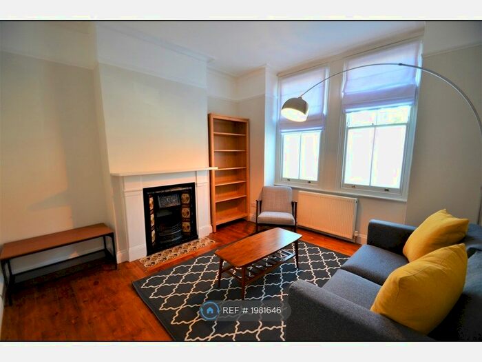 2 Bedroom Flat To Rent In Prairie Street, London, SW8
