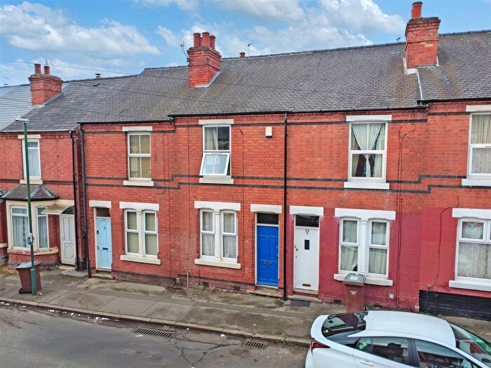 2 Bedroom Terraced House For Sale In Wordsworth Road, Nottingham, NG7