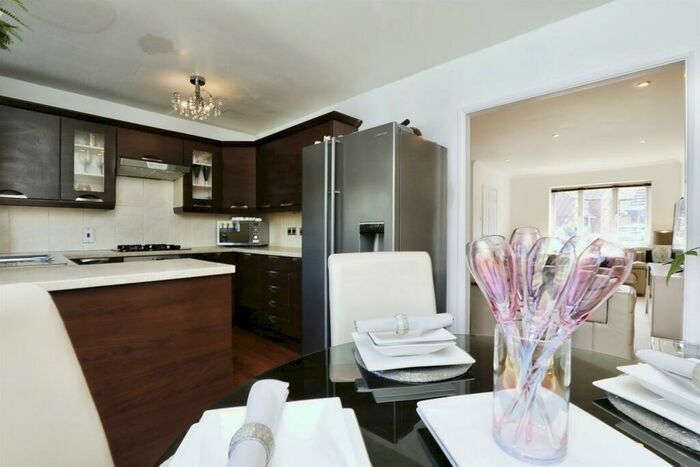 3 Bedroom Terraced House For Sale In St. Annes Way, Worksop, S80