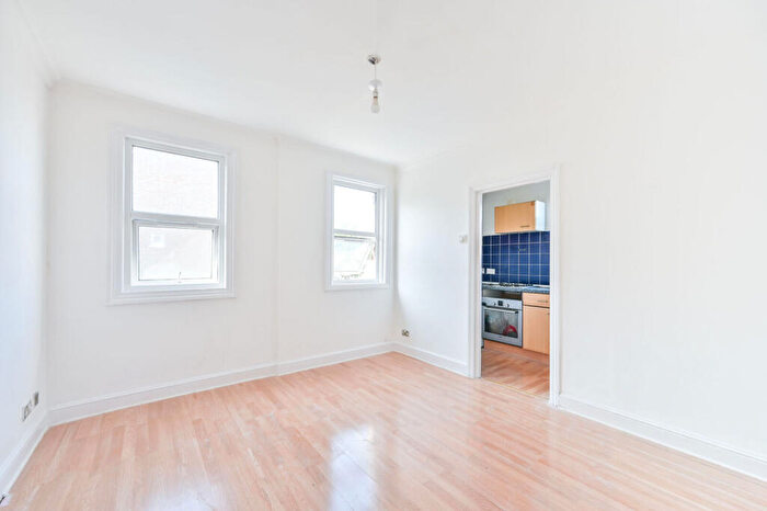 2 Bedroom Flat For Sale In Melrose Avenue, Willesden Green, London, NW2
