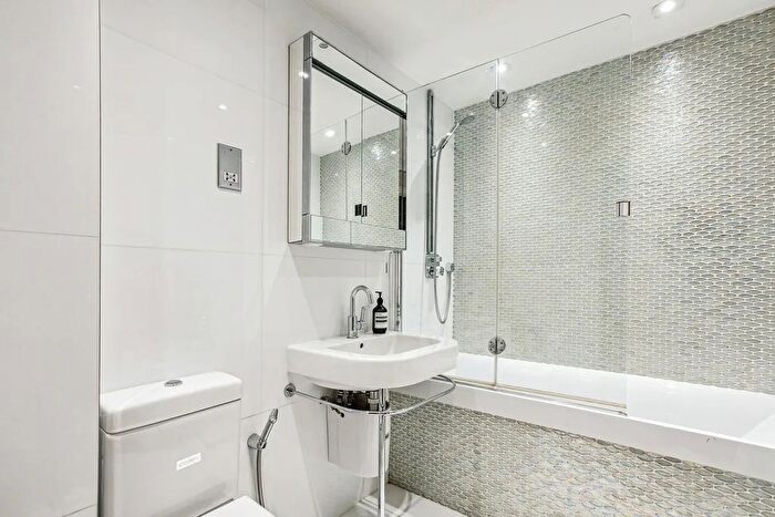 4 Bedroom Flat To Rent In Malvern Court, Onslow Square, South Kensington, SW7