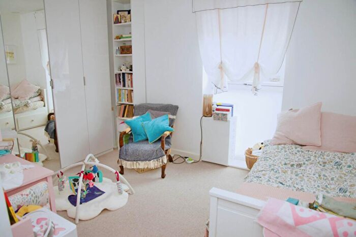 2 Bedroom Apartment For Sale In Finlay Court, Woolwich, SE18