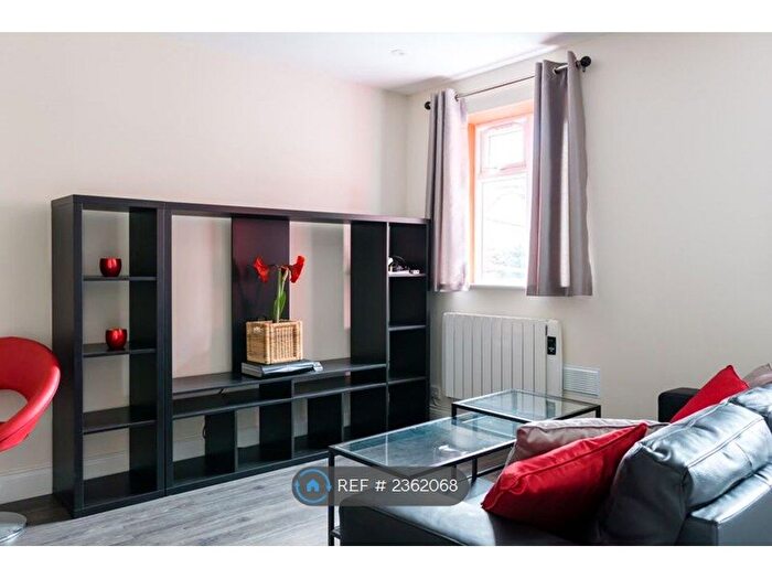 1 Bedroom Flat To Rent In Millbrooke Court, London, SW15