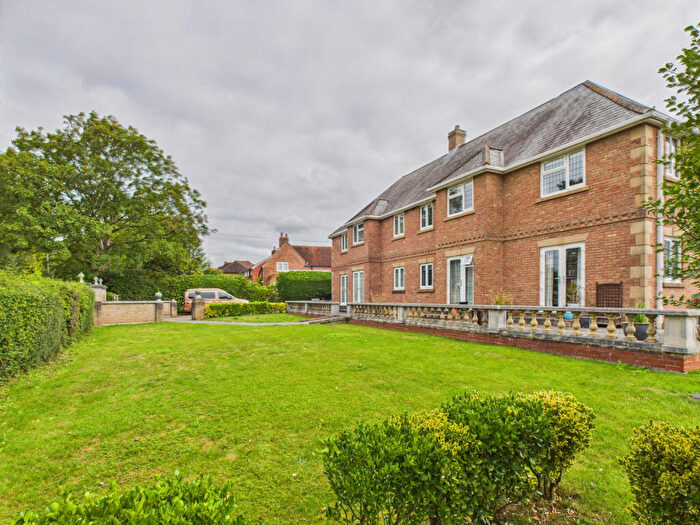 2 Bedroom Flat To Rent In Bowes Hill, Rowlands Castle, PO9