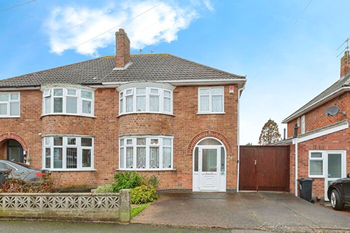 3 Bedroom Semi Detached House For Sale In Lymington Road, Leicester, LE5
