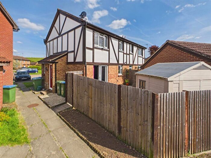 1 Bedroom House For Sale In Telford Drive, Walton-On-Thames, KT12