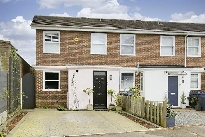 3 Bedroom End Of Terrace House For Sale In Spinney Close, New Malden, KT3