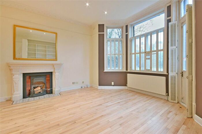 2 Bedroom Flat To Rent In Compayne Gardens, South Hampstead, NW6