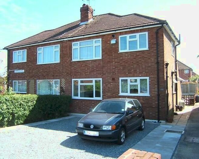 2 Bedroom Maisonette To Rent In Doddinghurst Road, Brentwood, CM15