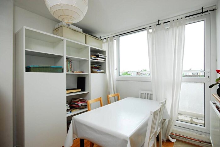 2 Bedroom Flat To Rent In Tregunter Road, Kensington, London, SW10