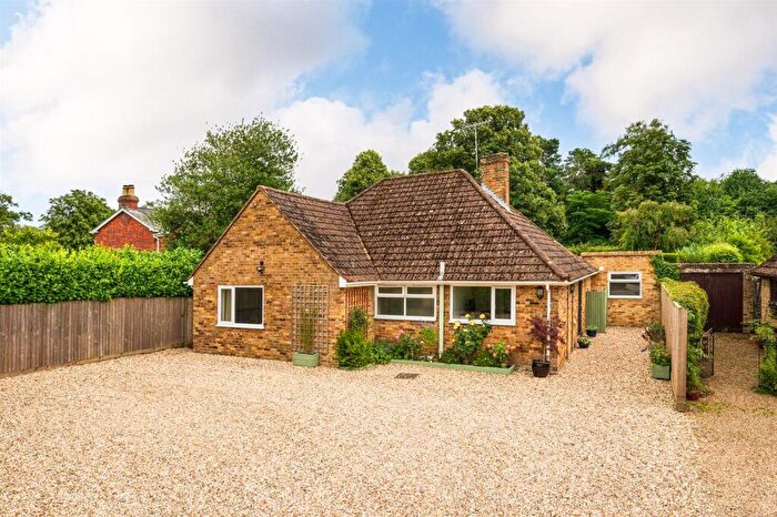 4 Bedroom Link Detached House For Sale In Highmoor Cross, Henley-On-Thames, RG9