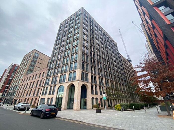 2 Bedroom Flat To Rent In Baileys House, Nine Elms Lane, SW11