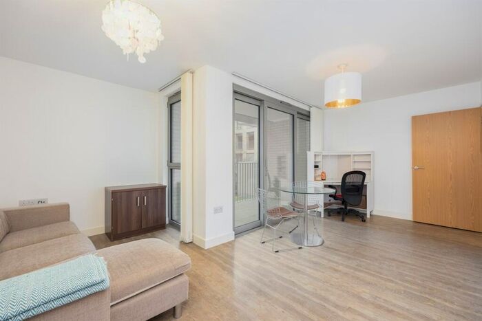 1 Bedroom Flat To Rent In /Parkside Court, E16