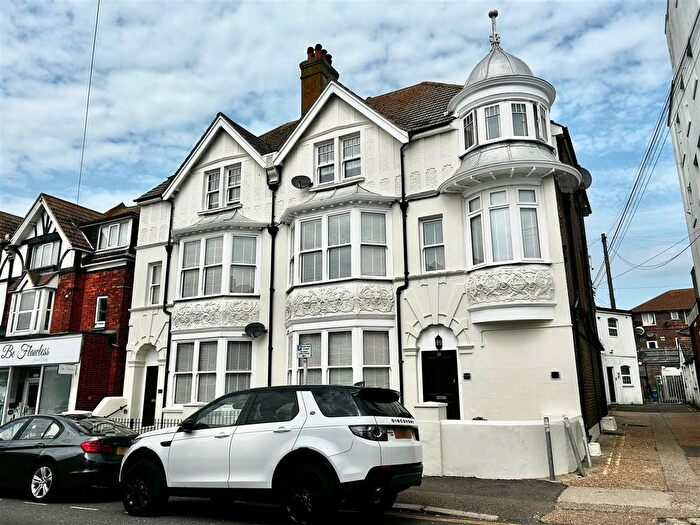 3 Bedroom Flat To Rent In Parkhurst Road, Bexhill-On-Sea, TN40