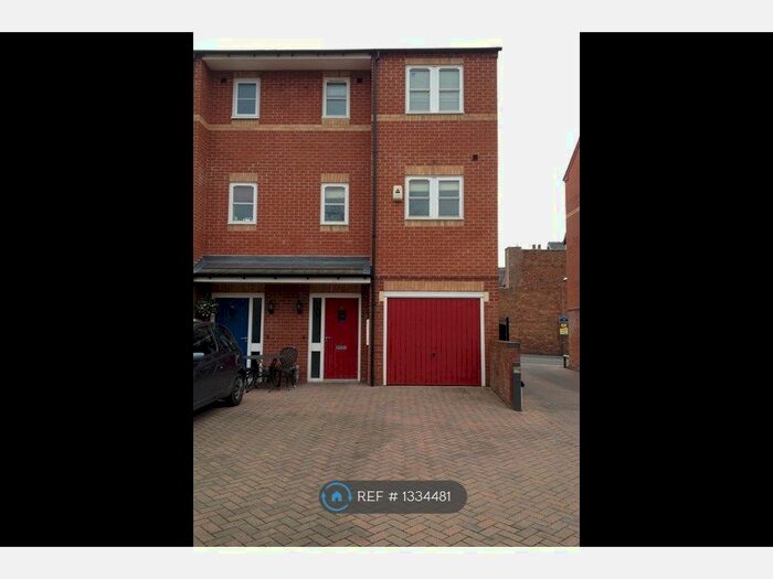 3 Bedroom Semi-Detached House To Rent In Clovelly Court, Derby, DE22