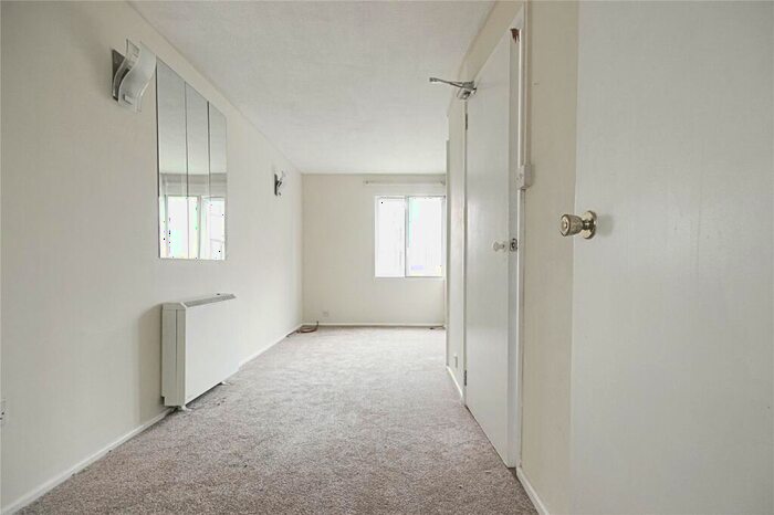 2 Bedroom Flat To Rent In Pycroft Way, London, N9