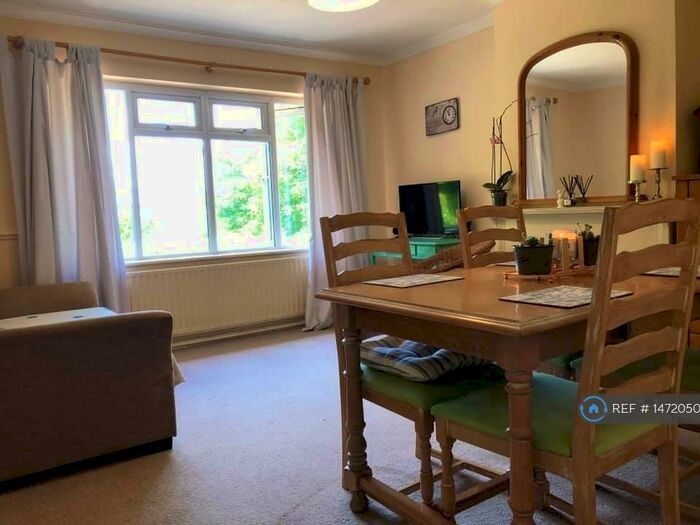 3 Bedroom Bungalow To Rent In Love Lane, Rochester, ME1