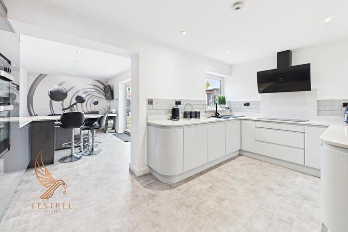 3 Bedroom Detached House For Sale In Newhill Road, Barnsley, S71