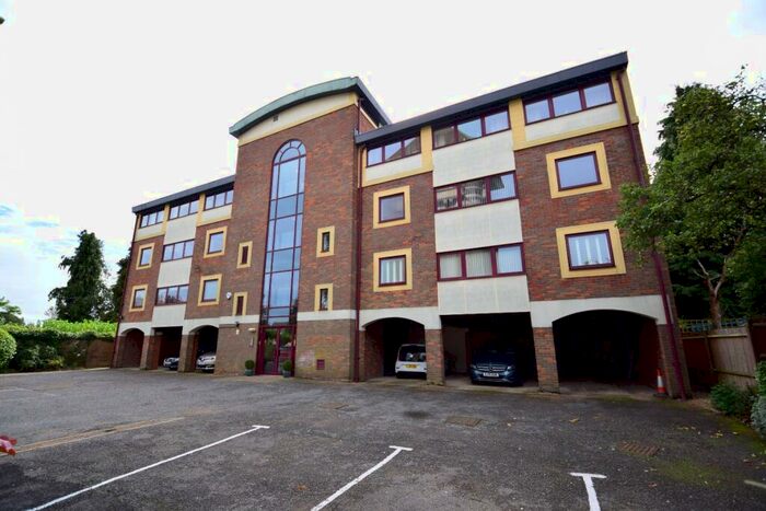 3 Bedroom Apartment To Rent In Waterhouse Gardens, West Hill Road, Luton, Bedfordshire, LU1