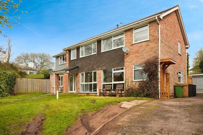 3 Bedroom Semi-Detached House For Sale In Franklin Close, Worcester, Worcestershire, WR2