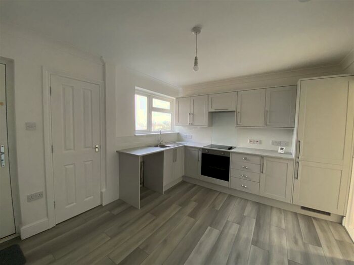2 Bedroom Apartment To Rent In A Cumberland Avenue, Maidstone, ME15