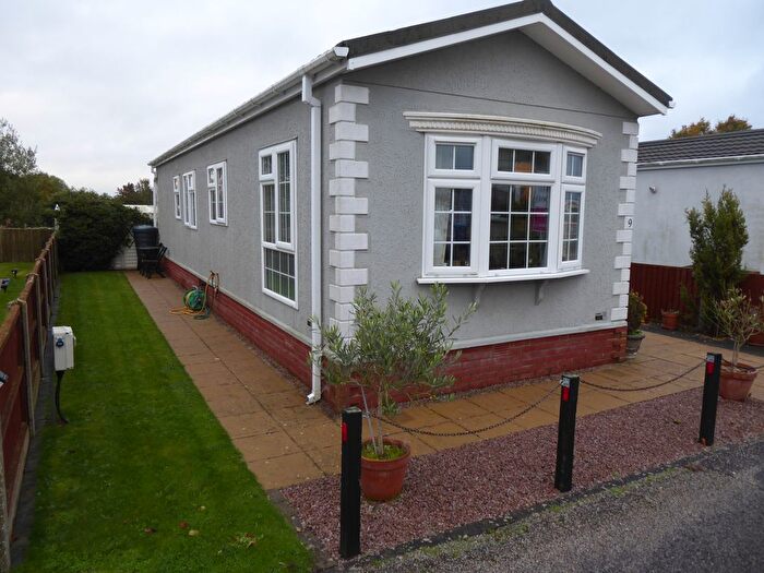 2 Bedroom Mobile/park Home For Sale In The Ranch Park, Water Run, Ipswich, IP7