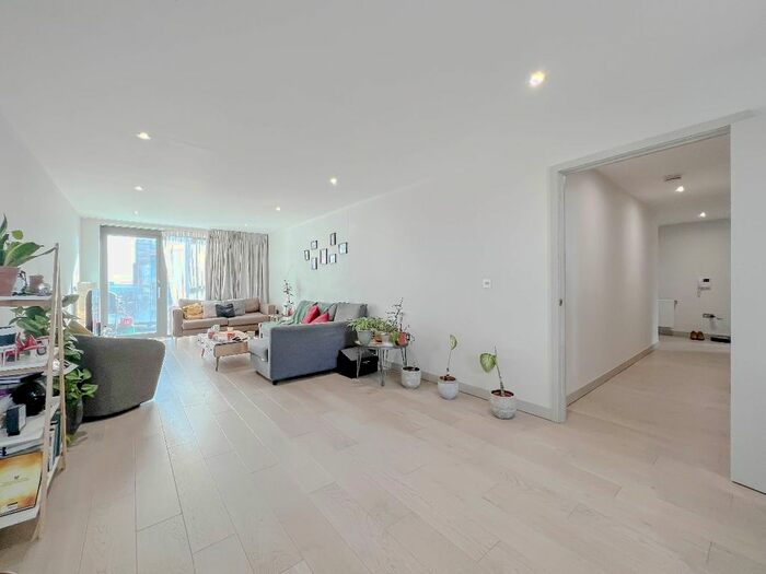 3 Bedroom Flat To Rent In Singapore Road, Ealing, London, W13