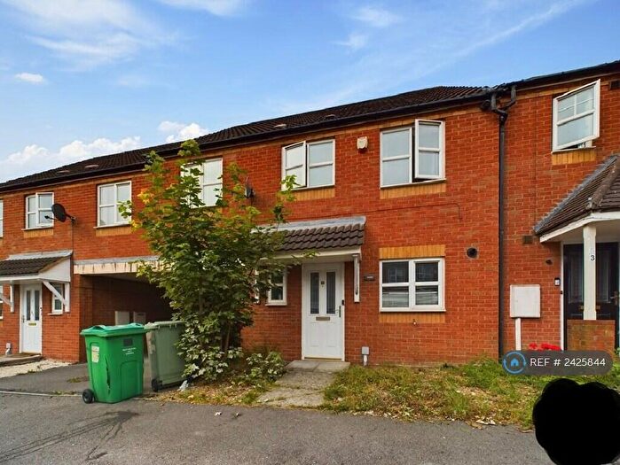 4 Bedroom Semi-Detached House To Rent In Edmonstone Crescent, Nottingham, NG5