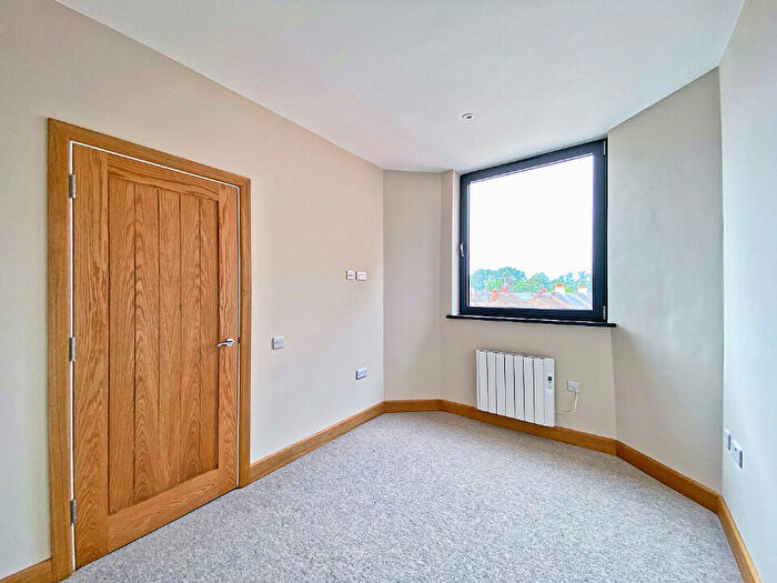 1 Bedroom Flat To Rent In Victoria Road, Farnborough, Hampshire, GU14