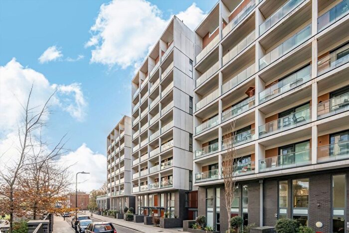 2 Bedroom Flat To Rent In Roseberry Place, Dalston Square, E8