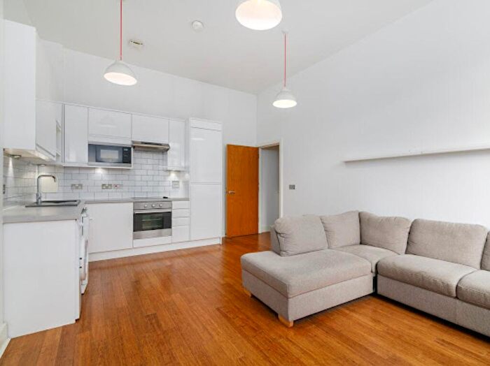 2 Bedroom Flat To Rent In Commercial Road, East End Mission, E1