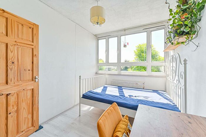 3 Bedroom Flat To Rent In Pelican Estate, Peckham, London, SE15