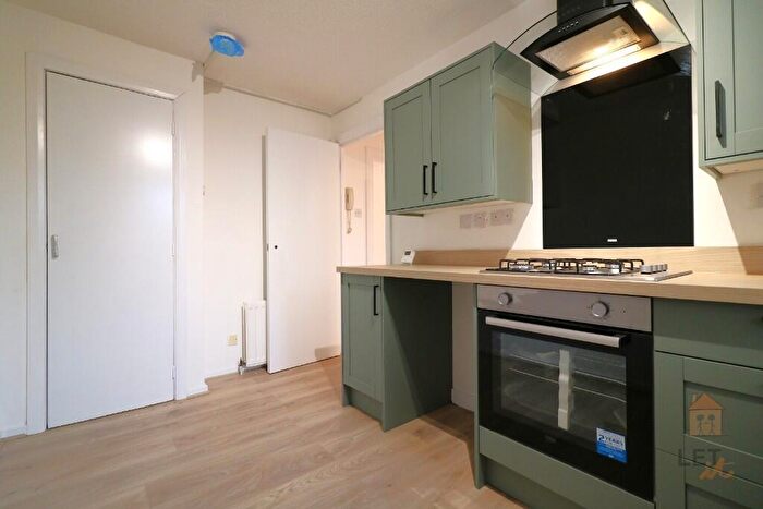 2 Bedroom Flat To Rent In Oakshaw Street East, Paisley, Renfrewshire, PA1