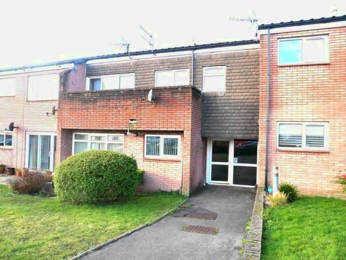 2 Bedroom Flat To Rent In Cedar Crescent, Tonteg, Pontypridd, CF38