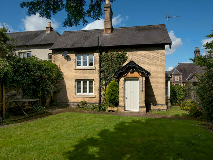 2 Bedroom Semi-Detached House To Rent In Garats Hay, Woodhouse, LE12