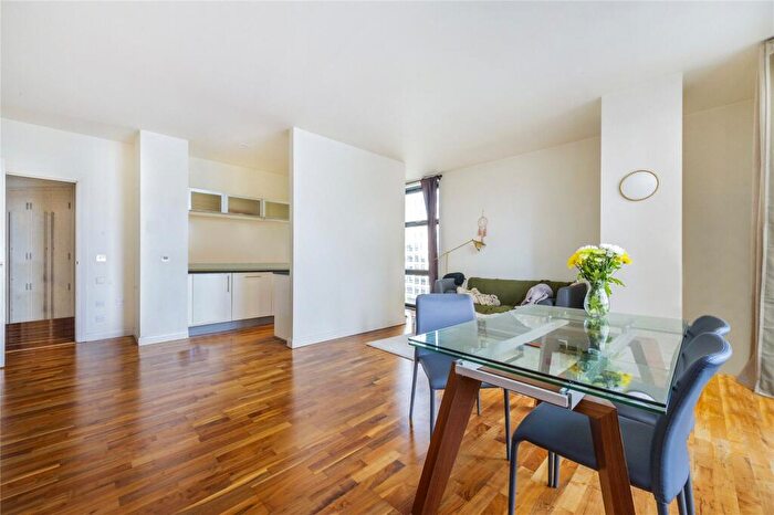 2 Bedroom Flat To Rent In Apartments West, South Quay Square, E14