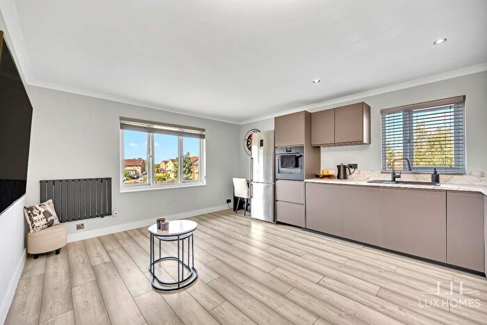 1 Bedroom Flat For Sale In Berry Close, Hornchurch, RM12